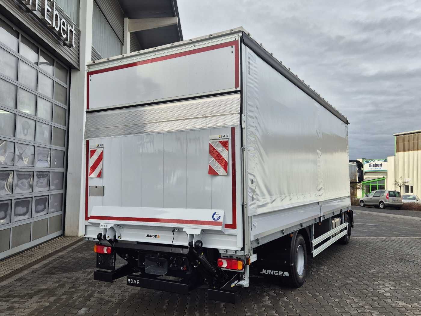 Fahrzeugabbildung Iveco Eurocargo ML140E28/P LBW Bär Schiebeplane AHK