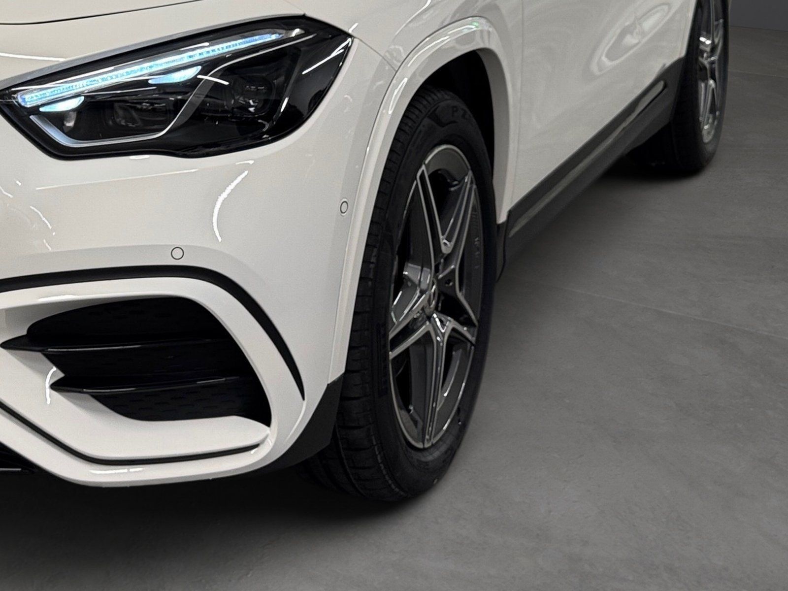 Fahrzeugabbildung Mercedes-Benz GLA 220 d 4M Premium*Pano*Totwink*360*Multibeam*