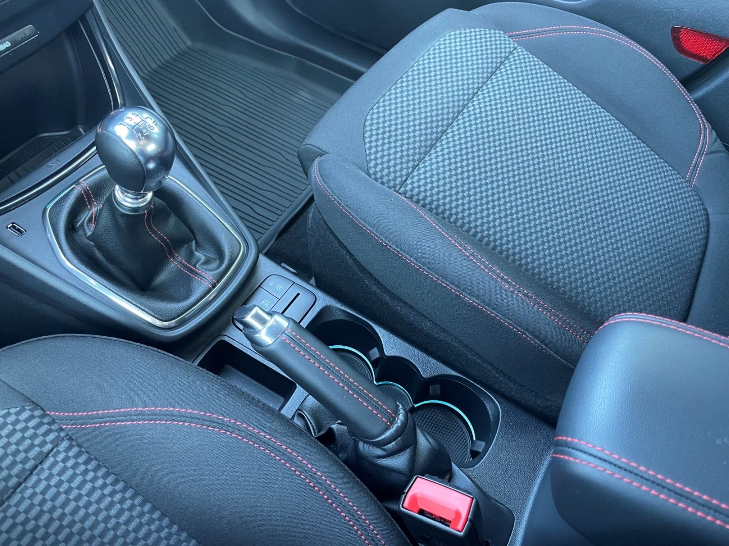 Fahrzeugabbildung Ford Puma ST-Line MHEV VerkehrszeichenERK Navi DAB