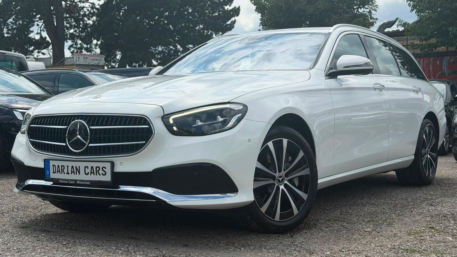 Mercedes-Benz E300 de 4Matic Navi Kamera Distronic tot/Winkel