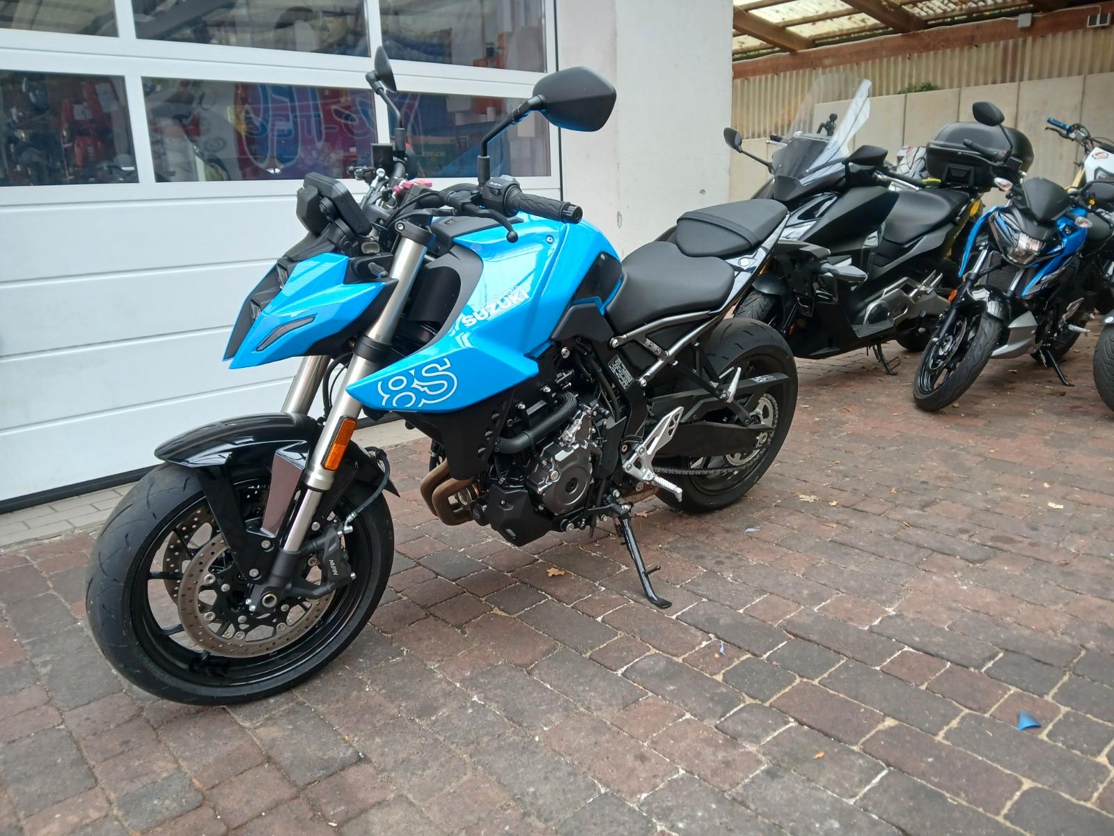 Suzuki GSX-8S inkl. Zubehör