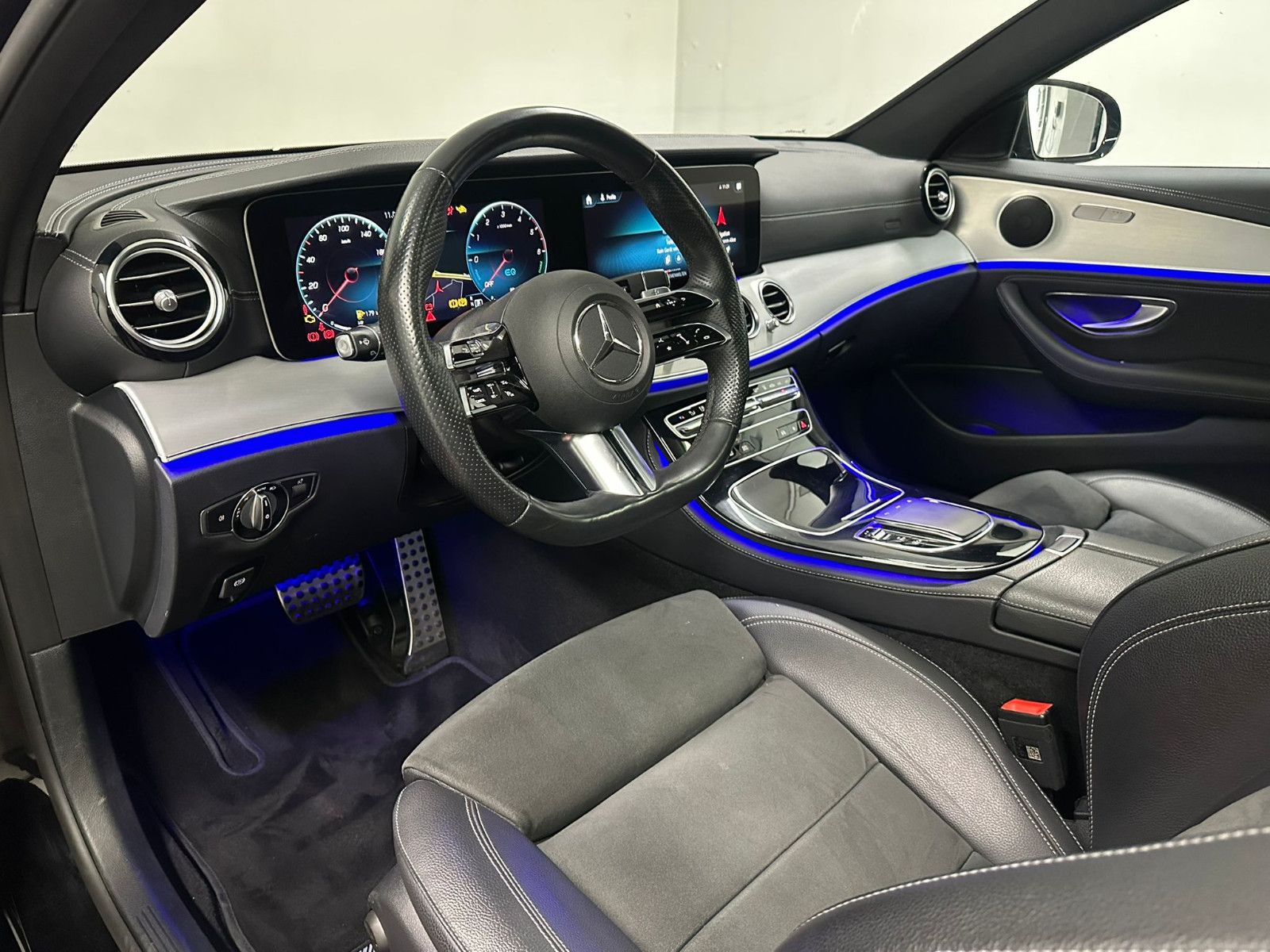 Fahrzeugabbildung Mercedes-Benz E 300 de T Autom. *AMG-LINE*DISTRO*PANORAMA*