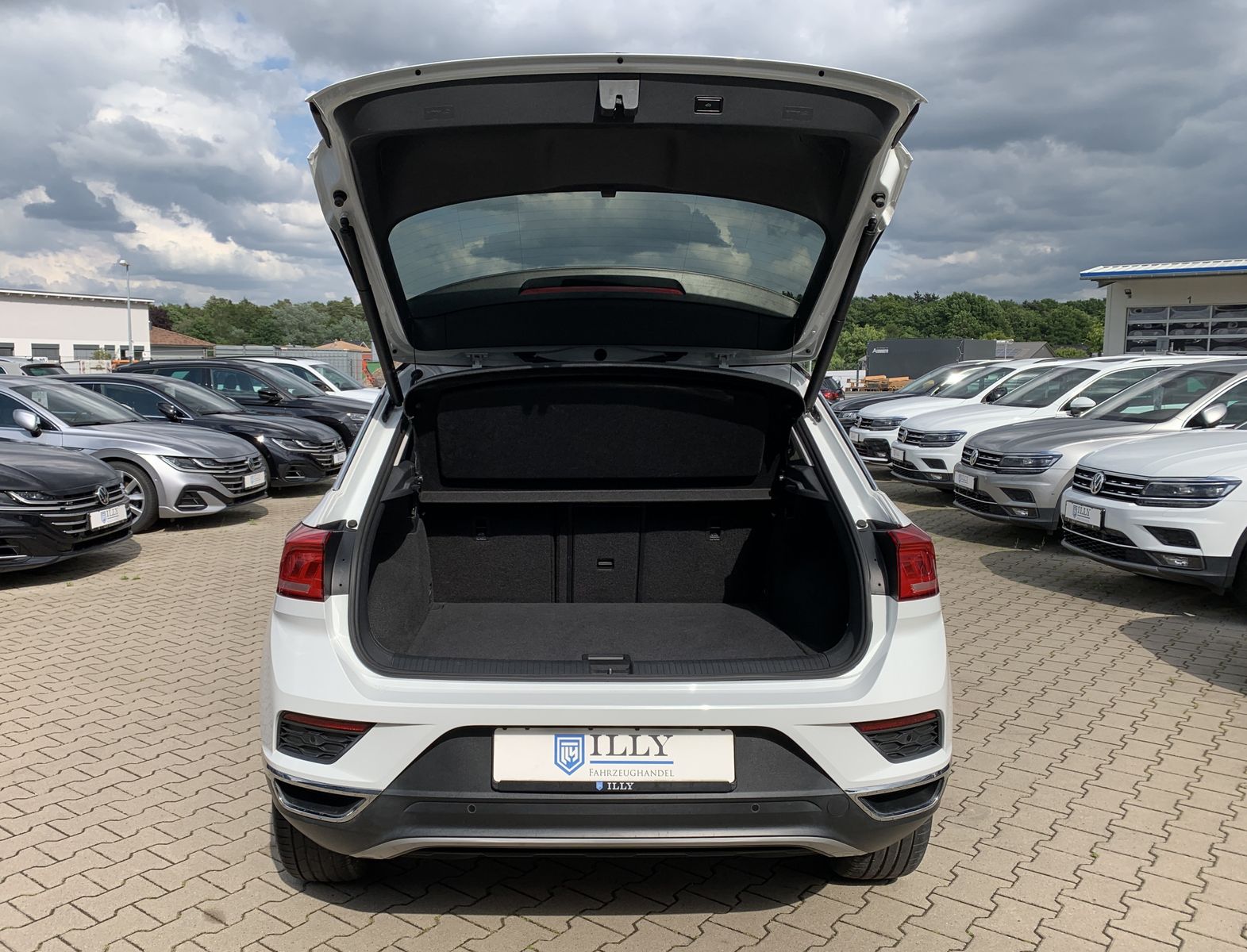 Fahrzeugabbildung Volkswagen T-Roc 2.0 TDI*Style*Leder*LED*STHZ*ACC*Side*Cam*