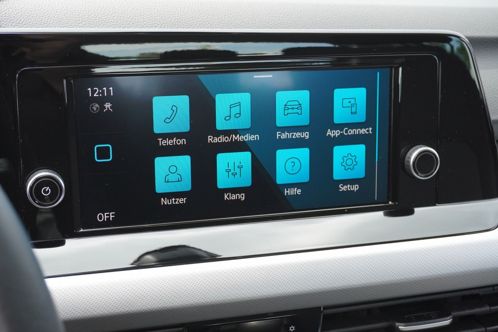 Fahrzeugabbildung Volkswagen Golf VIII 1.0 TSI LEDScheinw. PDC Klima