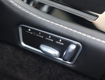 2012 Aston Martin DBS — миниатюра 31