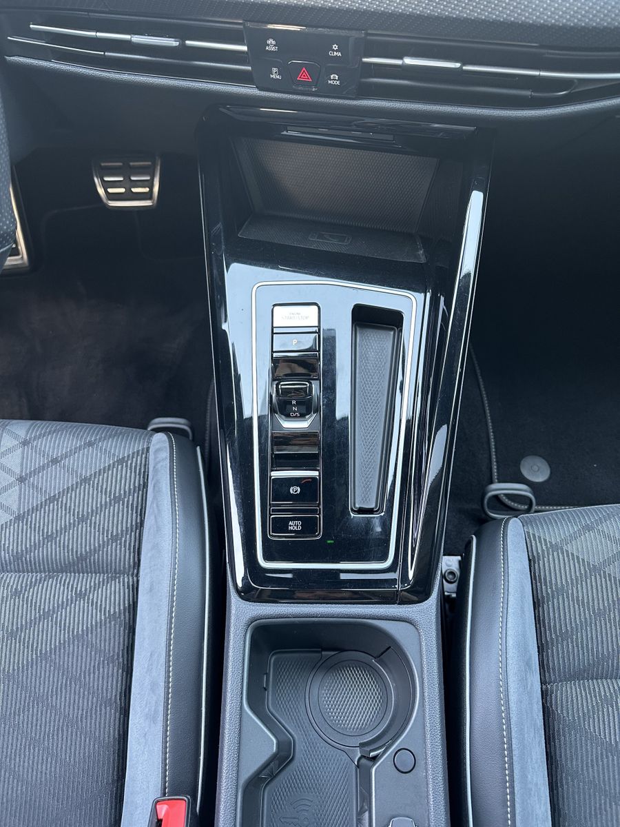 Fahrzeugabbildung Volkswagen Golf Variant 2.0 TDI DSG R-Line NAV+LED+PANO+ACC