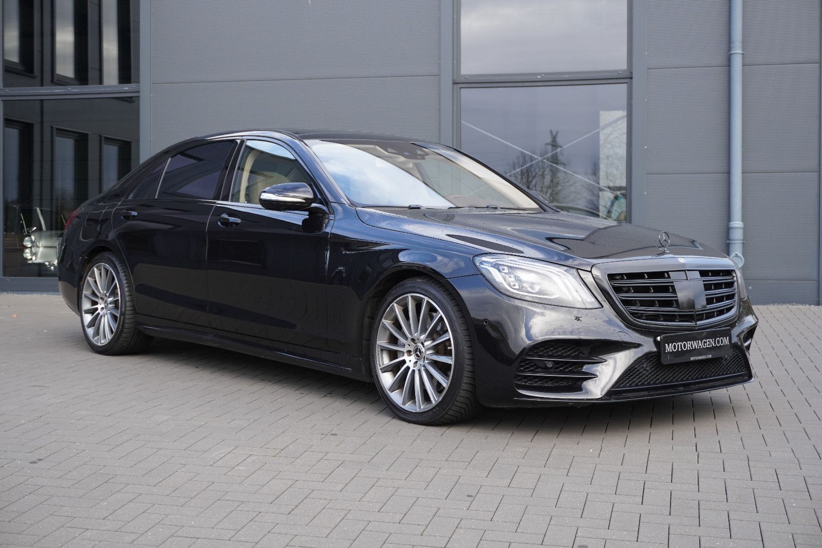 Fahrzeugabbildung Mercedes-Benz S 560 4Matic L