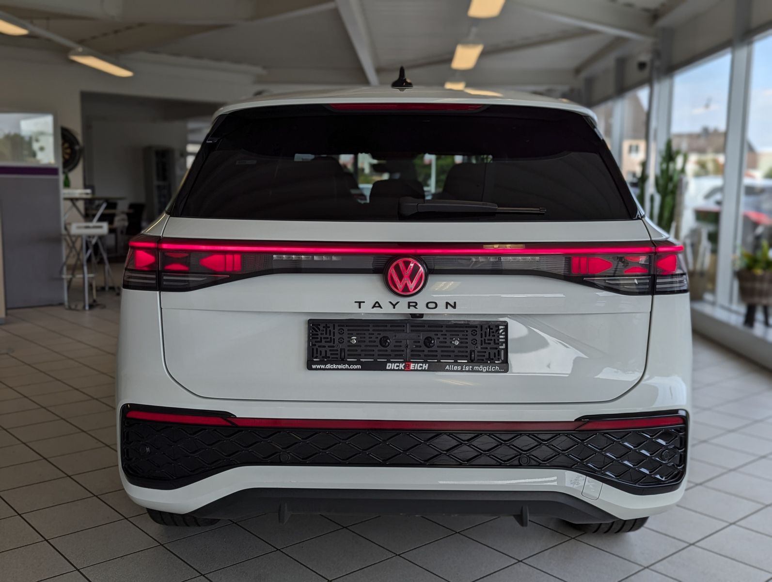 VW Tayron 2.0TDI 4M R-Line Launch Pano Black AHK 20 - Image 6