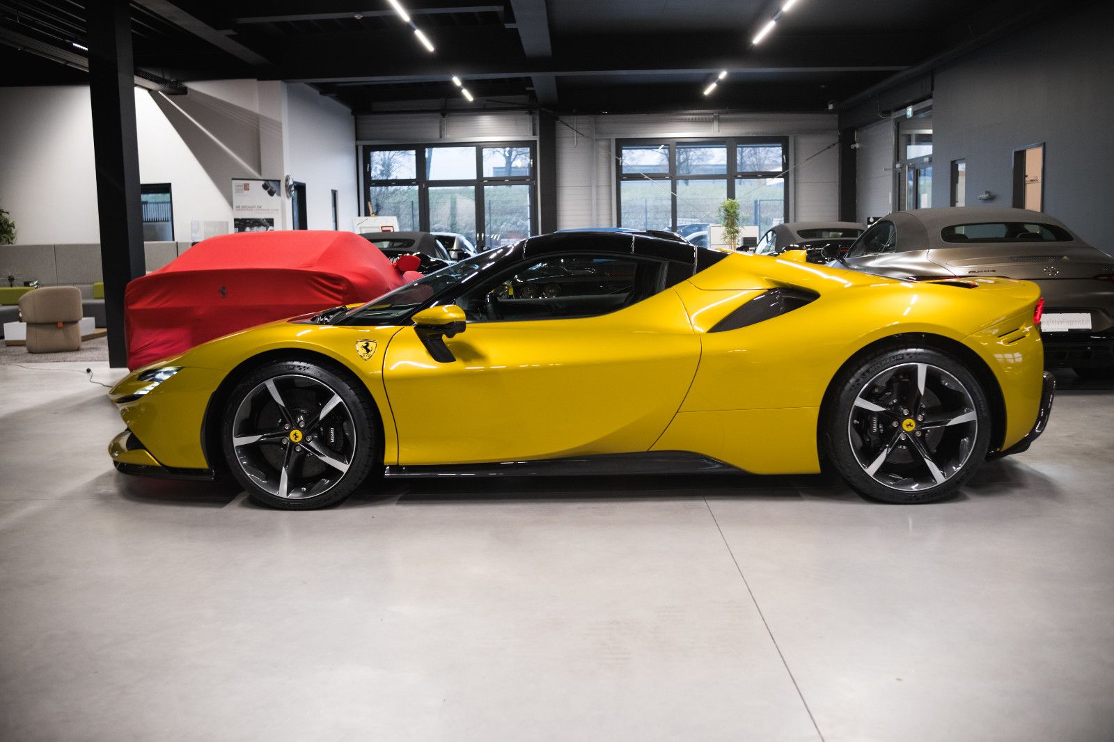 Fahrzeugabbildung Ferrari SF90 Spider-Giallo Montecarlo-Carbon