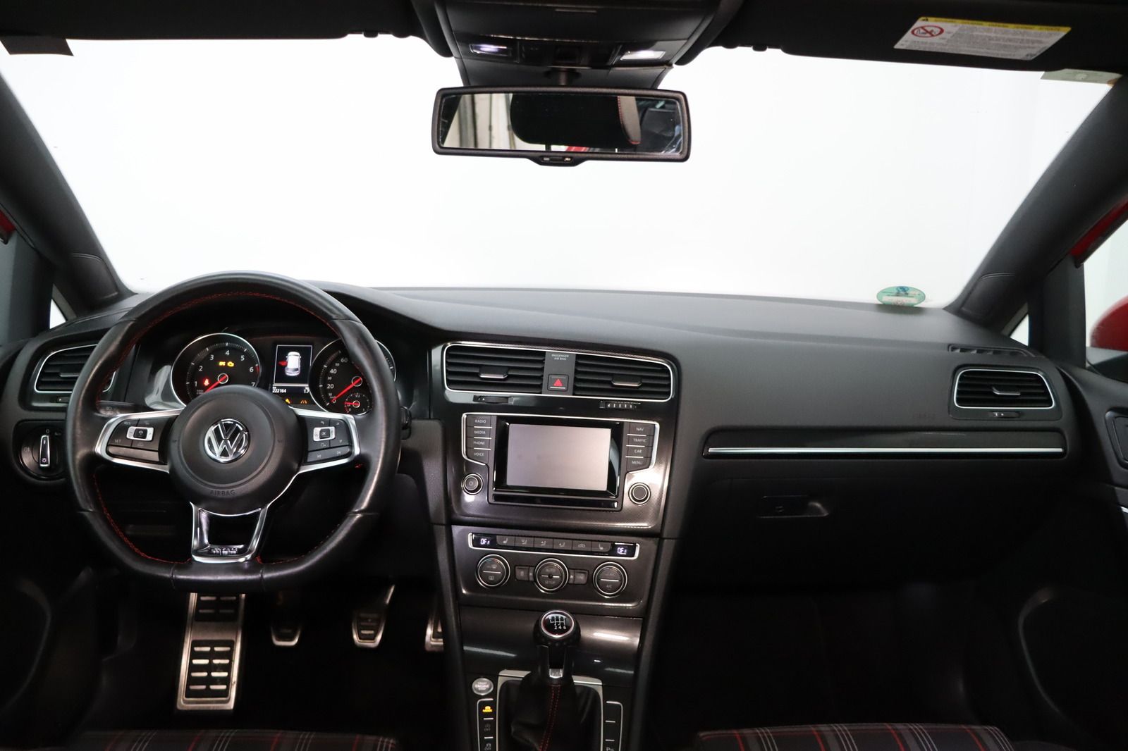 Fahrzeugabbildung Volkswagen Golf 2.0 TSI GTI * Standheizung * PDC