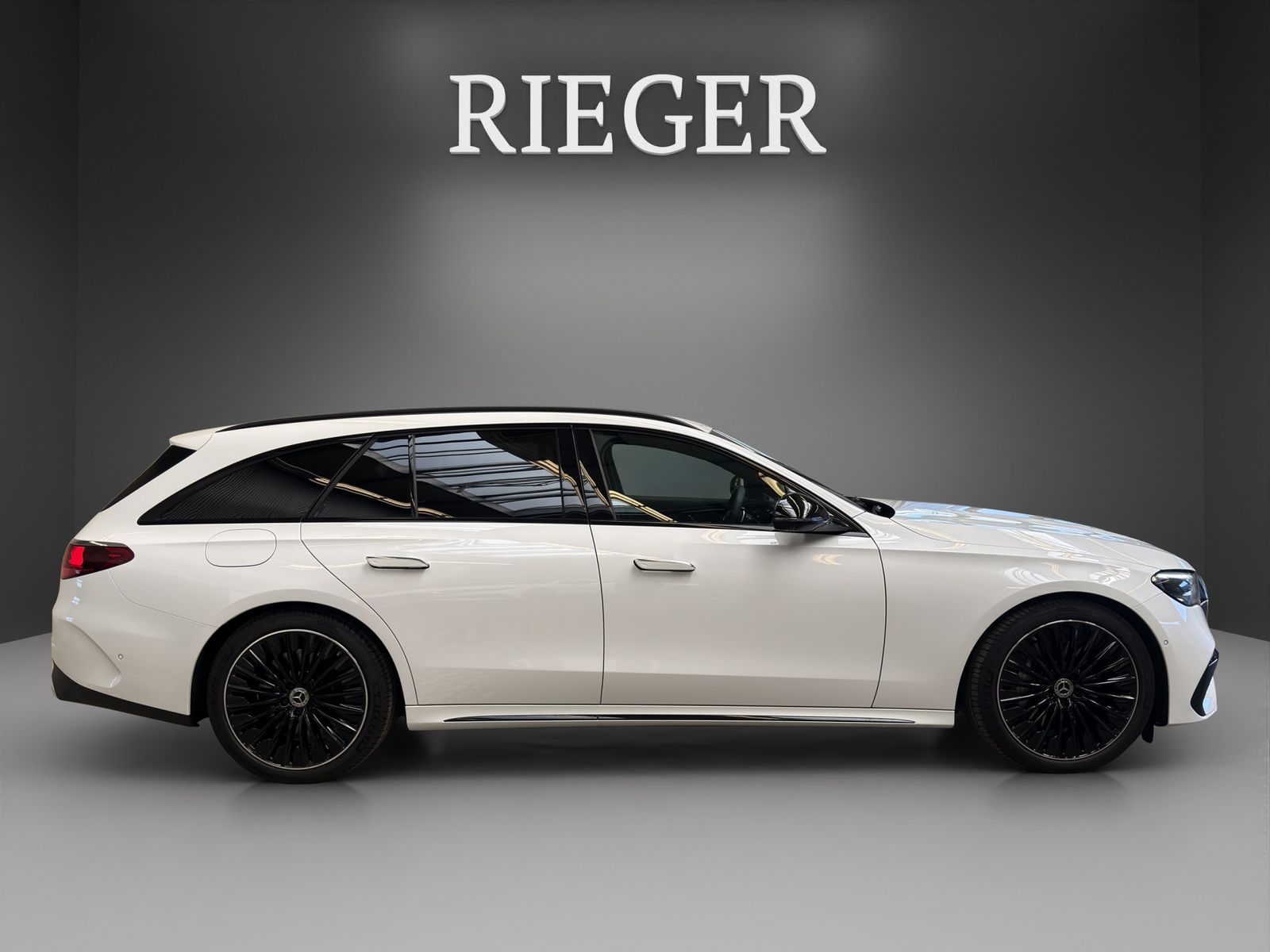 Mercedes-Benz E 300 T de 4M AMG*Superscreen*AHK*Burmester*20"* foto 14