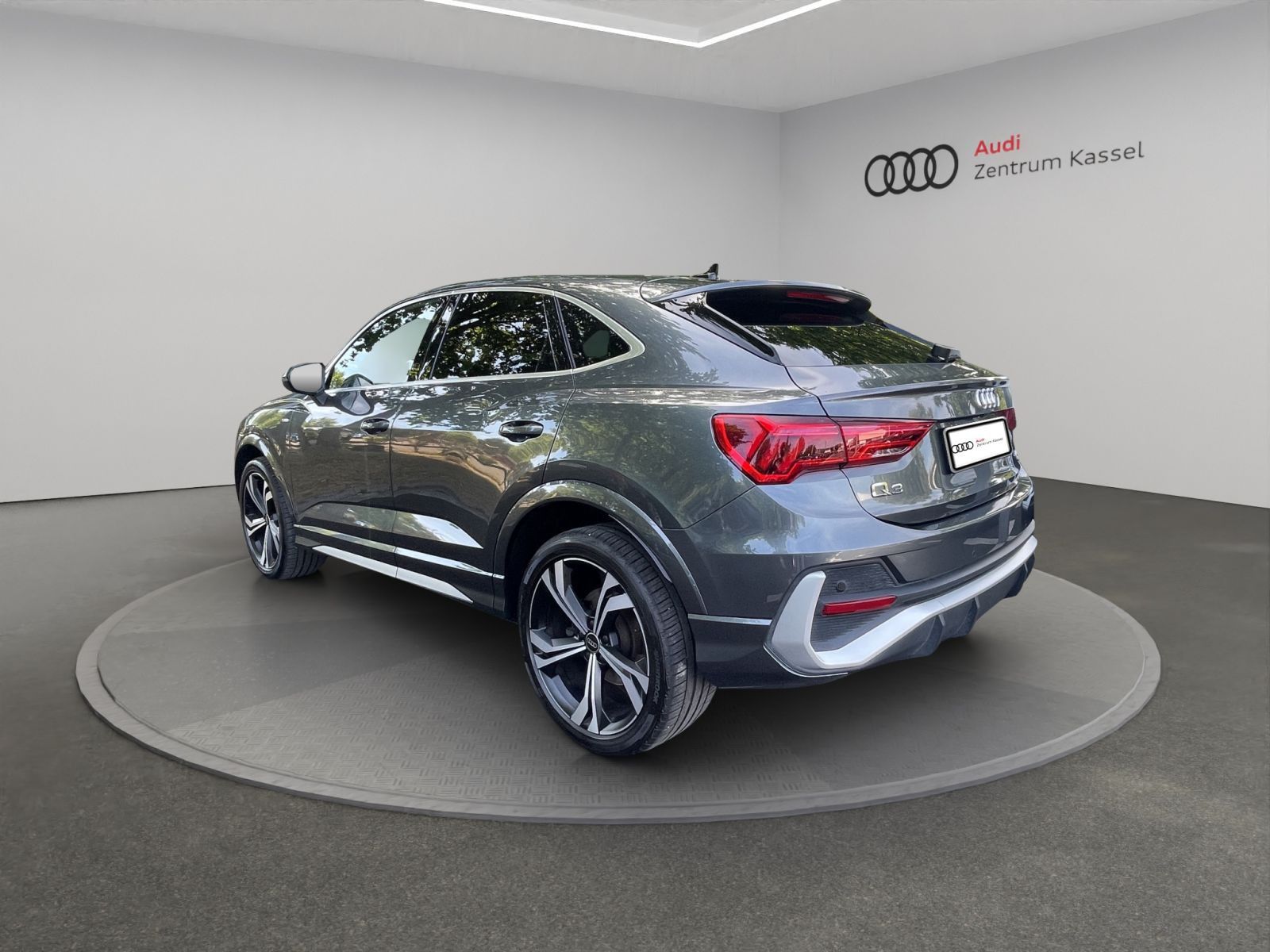 Audi Q3 SB 45 TFSI qu. S line Matrix SONOS AHK 360° foto 4