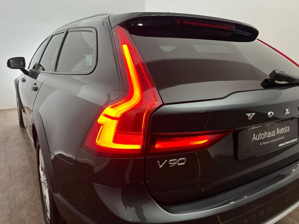 VOLVO V90 Cross Country D5 ALLRAD / 1.HD /235PS /B&W VOLVO V90 Cross Country D5 ALLRAD / 1.HD /235PS /B&W