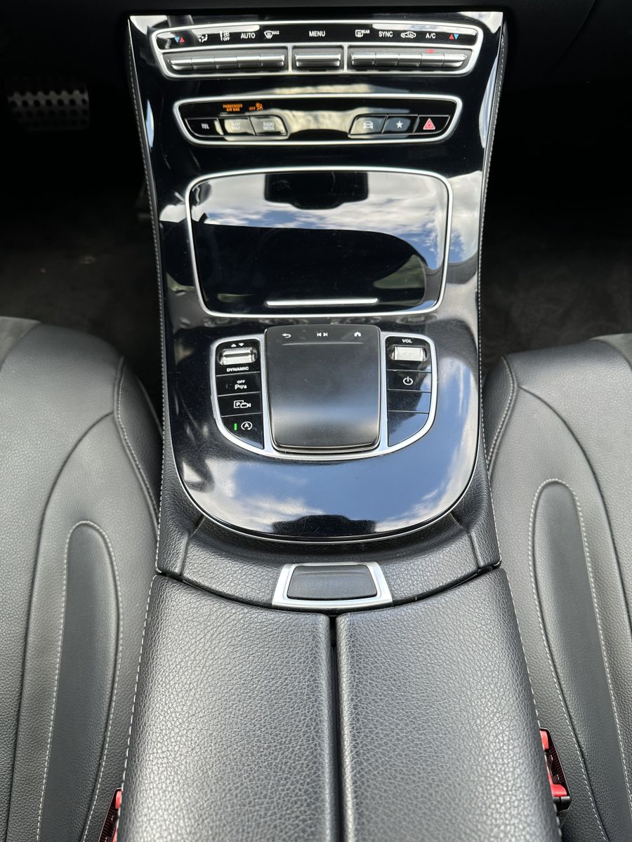 Fahrzeugabbildung Mercedes-Benz CLS 400d 4M AMG-Line NAV+LED+PANO+20ZO+BURMESTER