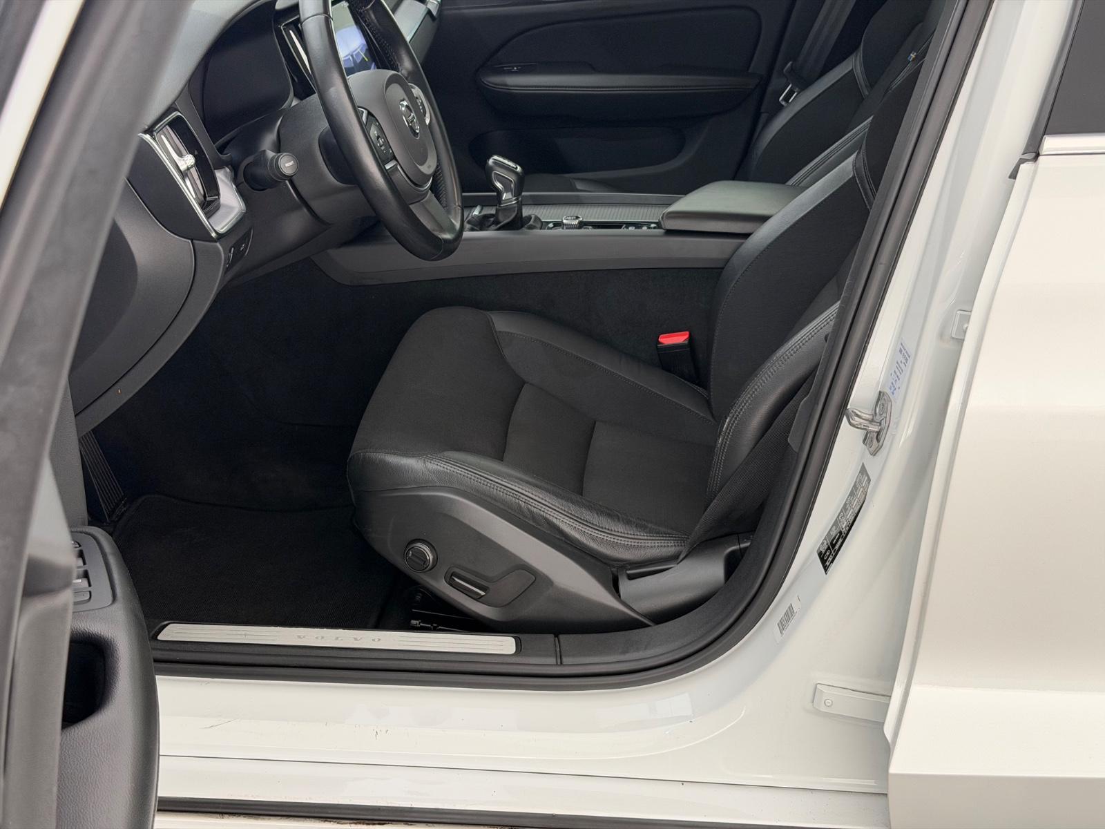 Volvo V60 Kombi*MOMENTUM PRO*LED-R.KAM-TEMPO-SPUR-SHZ