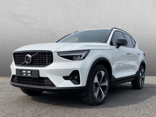 Volvo XC40 B3 Benzin MHEV Plus Dark PANO 360°ACC