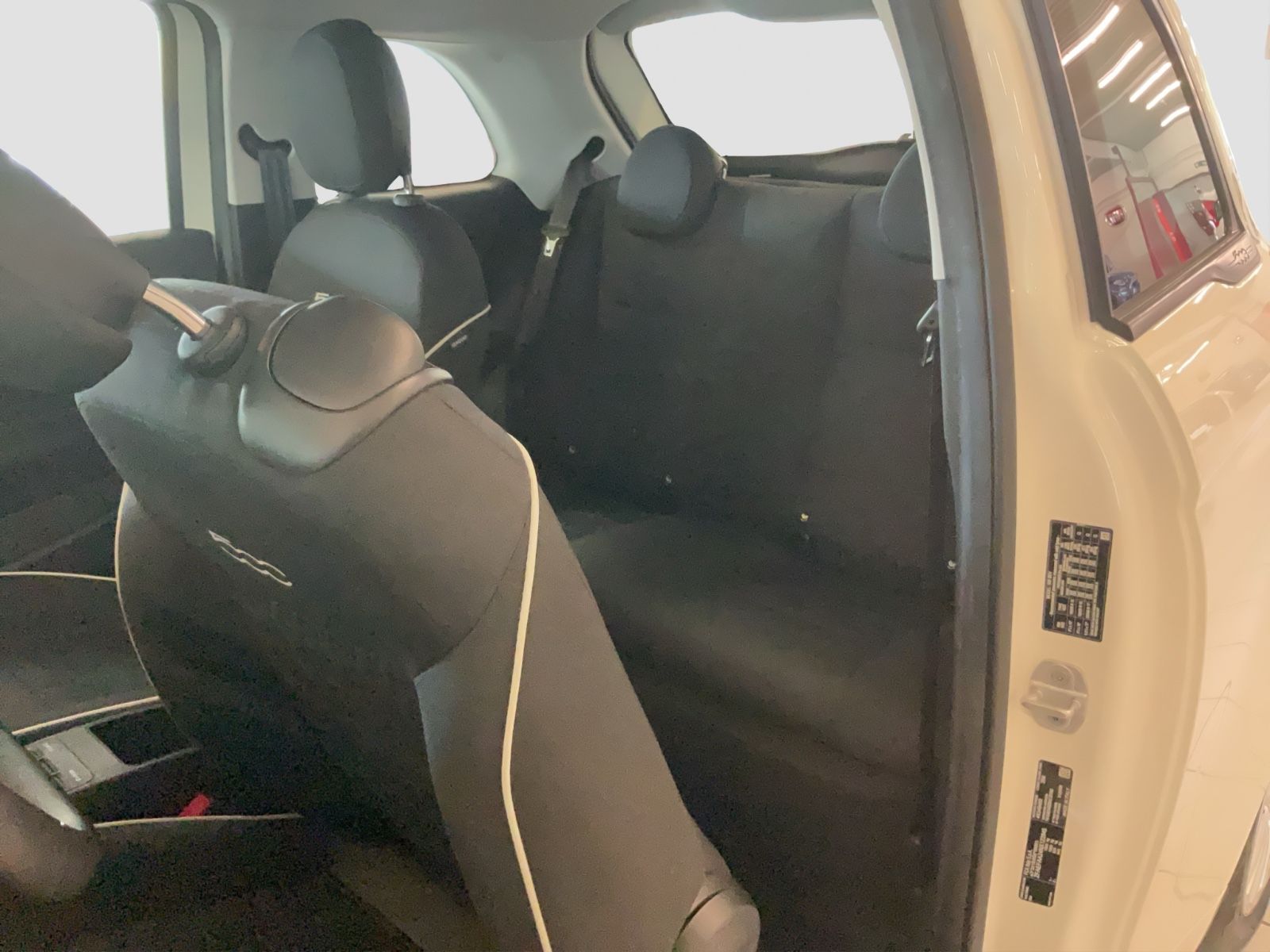 Fahrzeugabbildung Fiat 500e + Radio- & Winterpaket