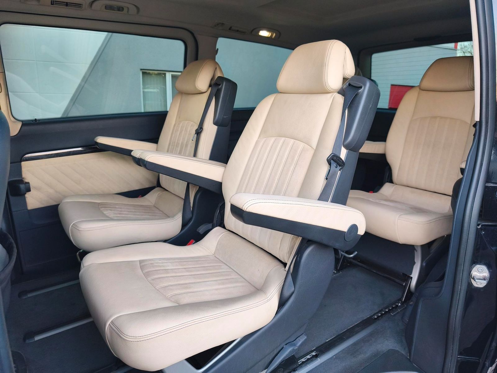 Fahrzeugabbildung Mercedes-Benz Viano 3.0 X-Clusive lang/6-Sitze/Alcantara/Navi