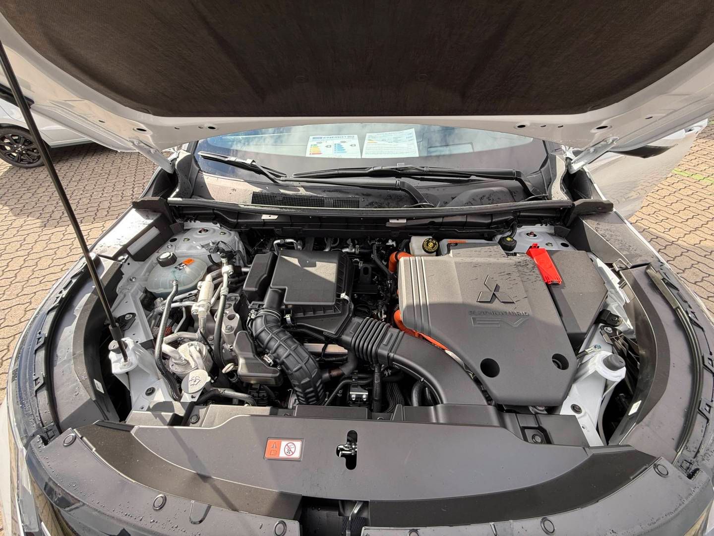 Fahrzeugabbildung Mitsubishi Outlander Plug-in Hybrid Select 2.4