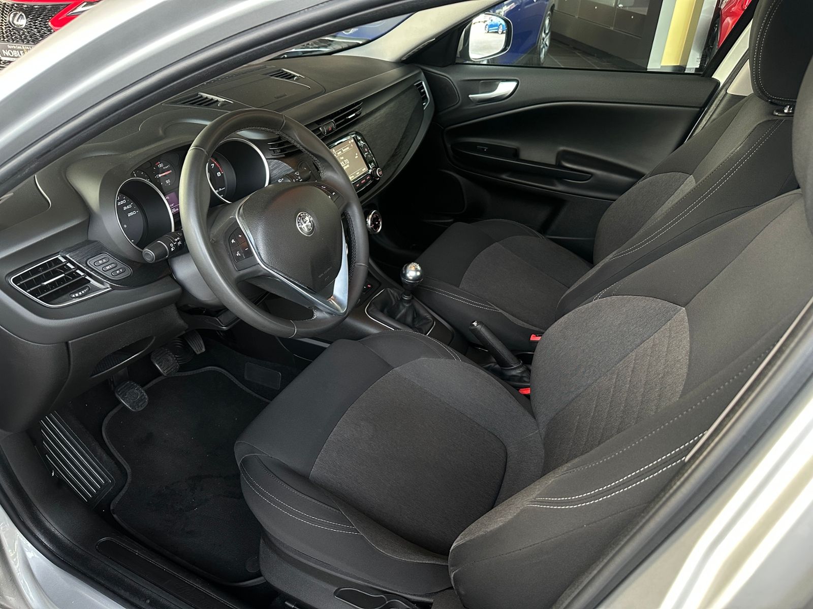 Fahrzeugabbildung Alfa Romeo Giulietta TÜV neu 9/2028 KLIMA NAVI ALU DAB