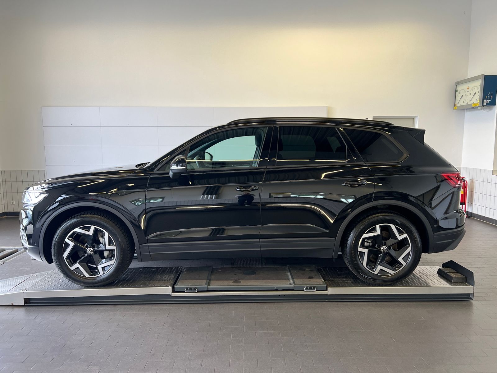 Fahrzeugabbildung Volkswagen Touareg 3.0 TDI 4MOTION *Garantie,AHK,Luftfwg.,1