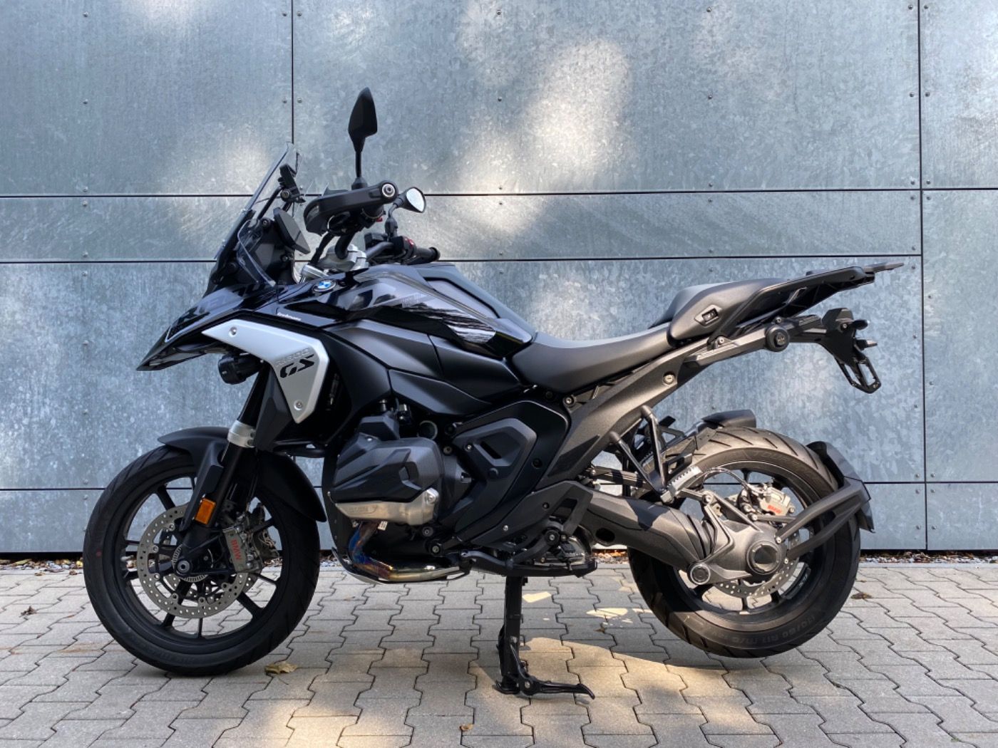 Fahrzeugabbildung BMW R 1300 GS Triple Black 3 Pakete Adaptive Fahrzeu