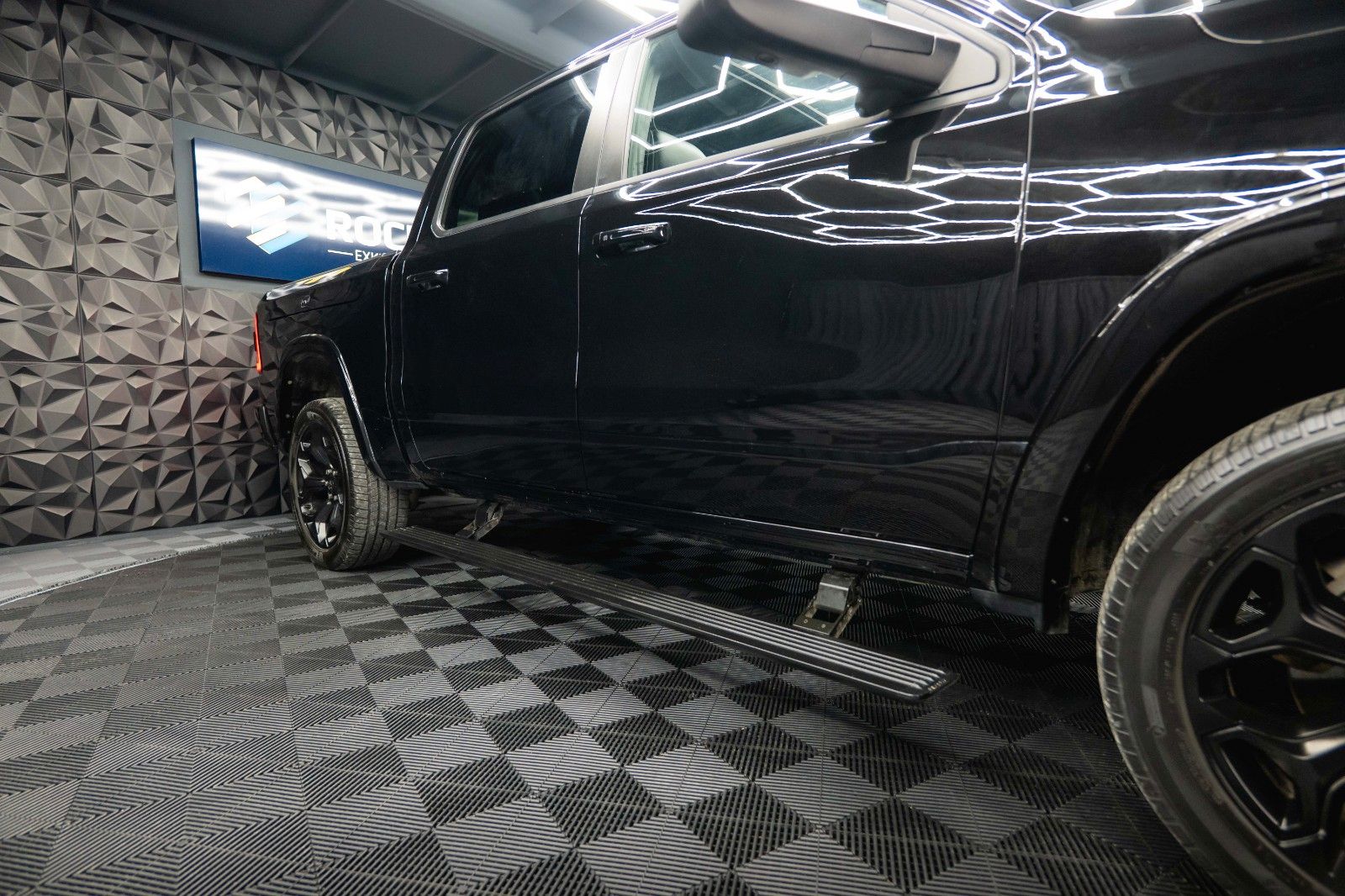 Fahrzeugabbildung Dodge RAM 5.7 V8 HEMI 4x4 LIMITED Offroad 100% Options