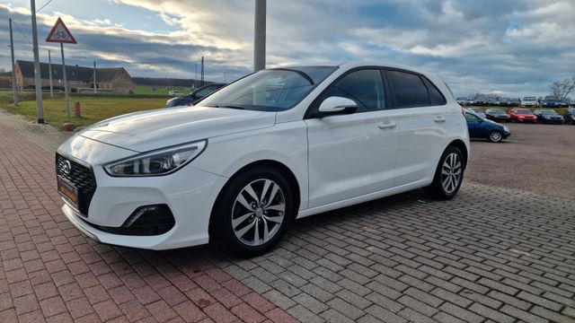 Hyundai i30 Trend 1.4  - TÜV 06/2026 - Navi/Rückfahrk.