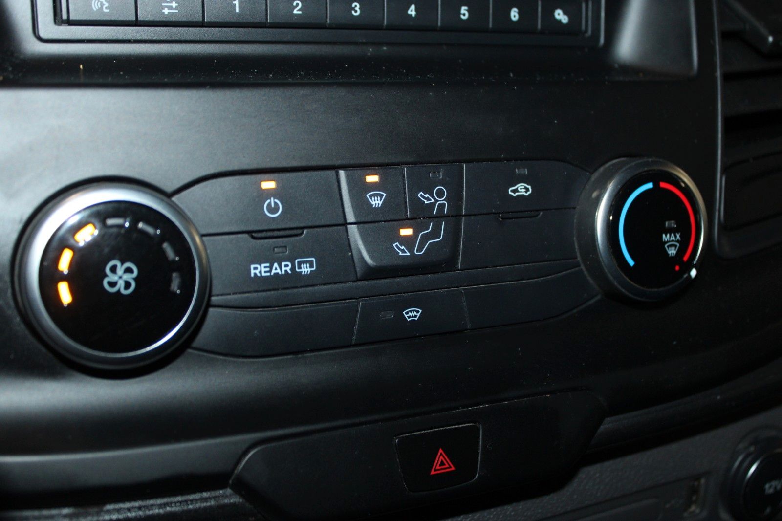 Fahrzeugabbildung Ford Transit Custom L1 Kasten AHK KLIMA 1.Hand