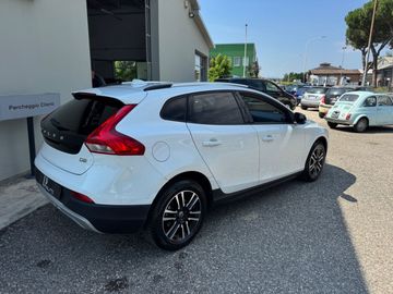 Volvo V40 Cross Country - 4