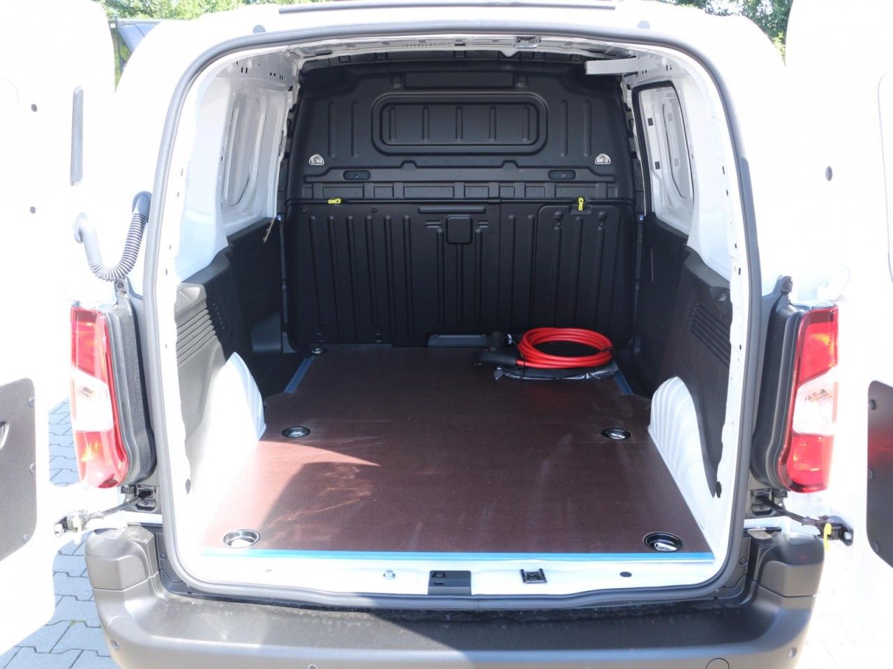 Fahrzeugabbildung Citroën ë-BERLINGO L1+ 100 kW