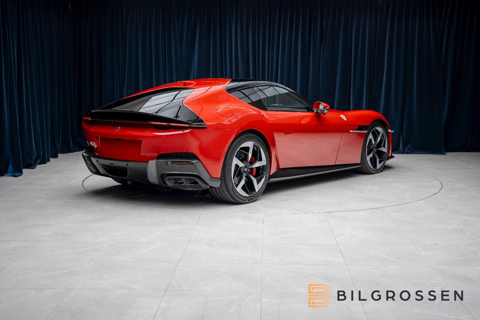 Ferrari Coupe 6.5 V12 CARBON LIFT PASSENGER DISPLAY