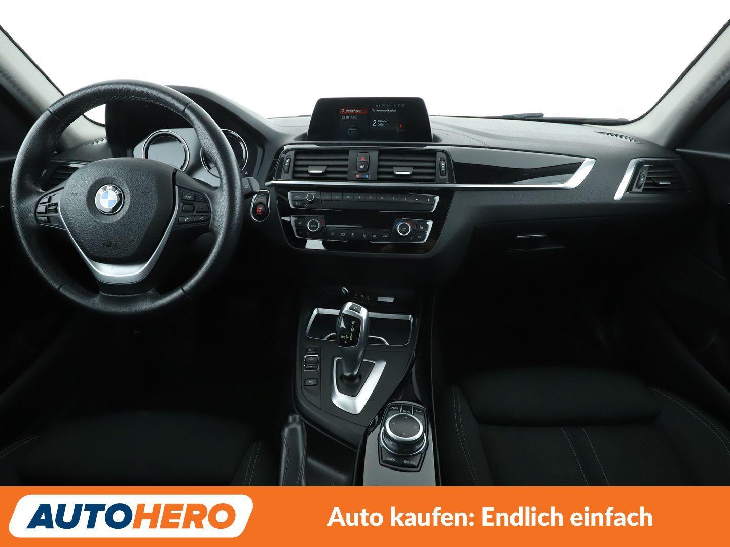 BMW 118i Sport Line Aut.*NAVI*LED*PDC*TEMPO*