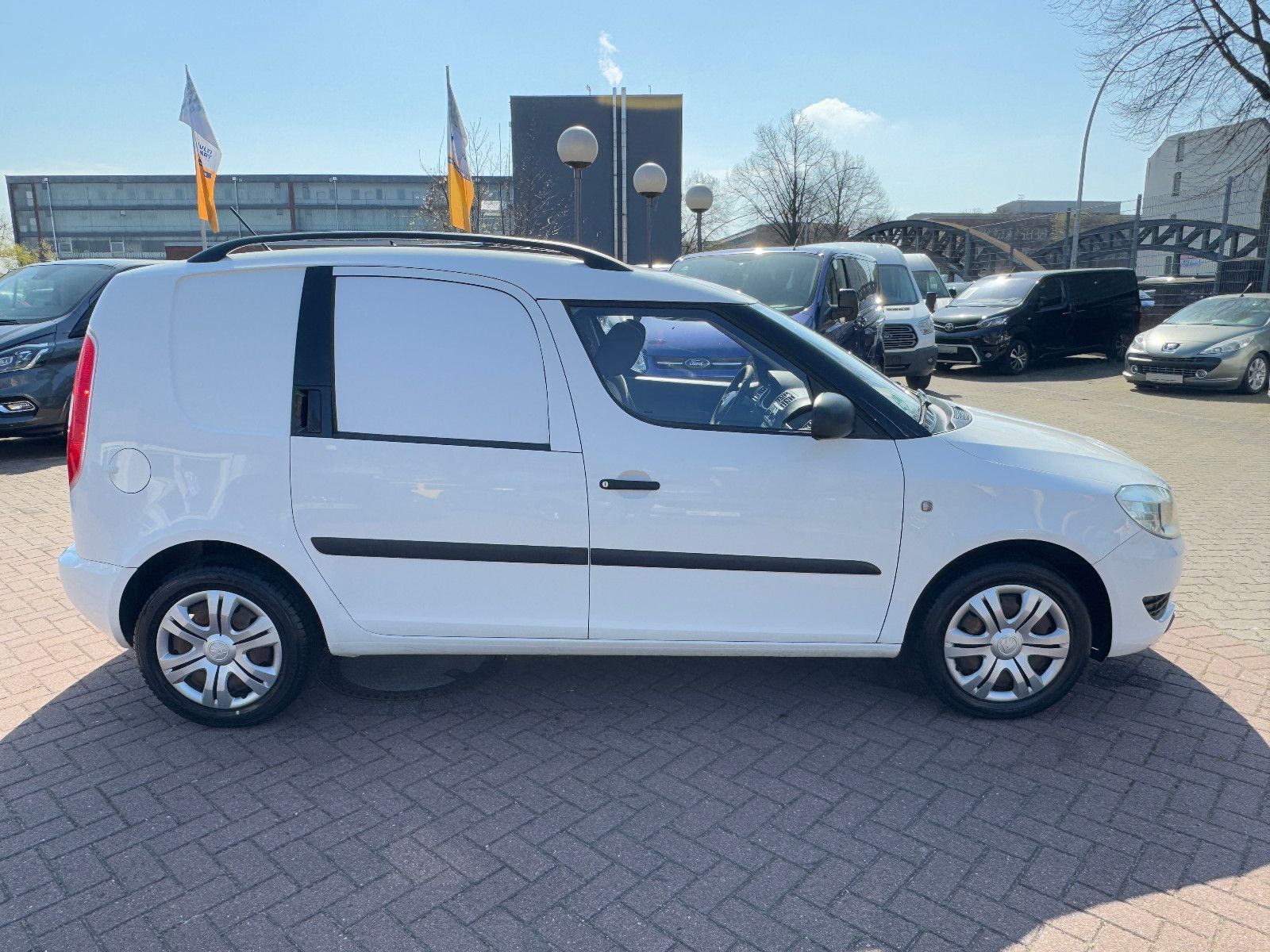Fahrzeugabbildung SKODA Roomster Praktik 1.6 TDI 1.HAND SKODA SCHECKHEFT
