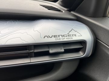 Jeep AVENGER MY25 THE NORTH FACE 4XE Kam.+KeyLess+LED