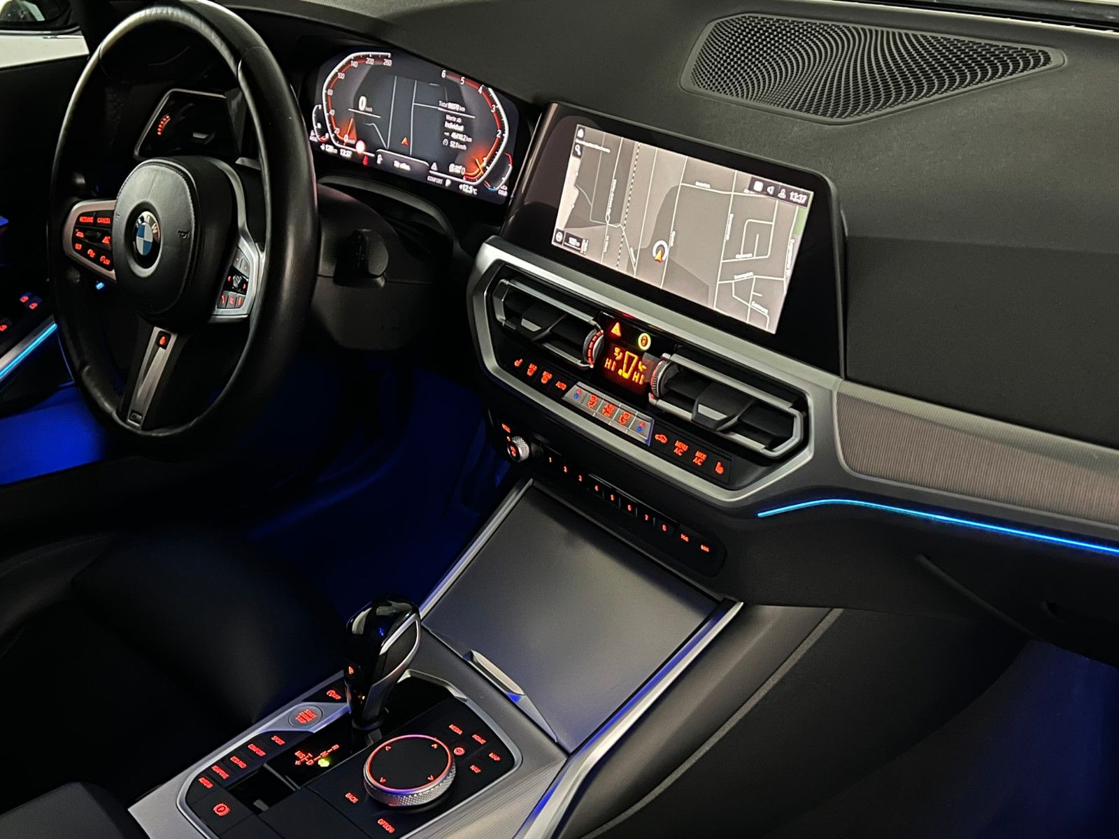Fahrzeugabbildung BMW 320 d xDrive M SPORT/PANO/HuD/H&K/VRTL COCKPIT