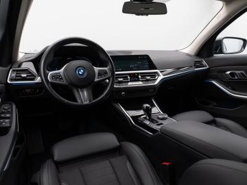 Fahrzeugabbildung BMW 330e xD Sport Line 360°DAB Stop&Go LED Alarm AHK