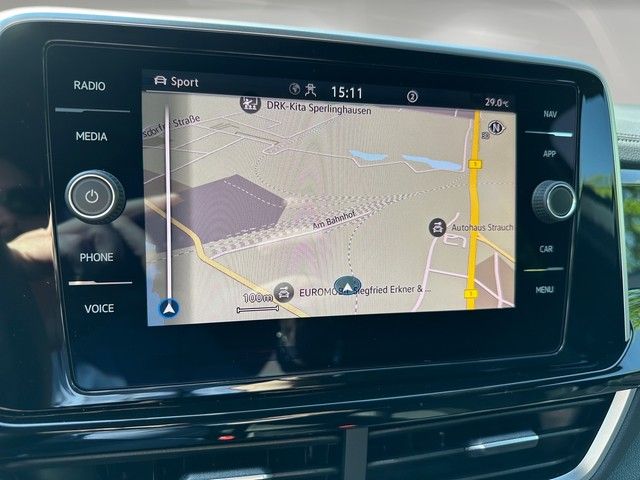 Fahrzeugabbildung Volkswagen T-Roc 1.5TSI DSG R-Line LED+SHZ+GJR+NAV+APP