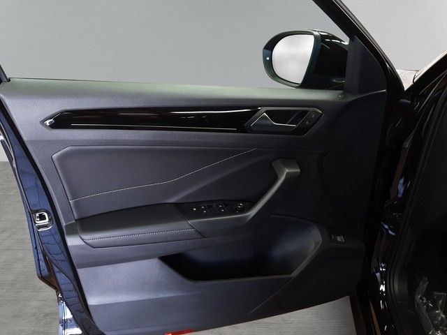 Fahrzeugabbildung Volkswagen T-Roc Black Style 1.5TSI DSG AHK Matrix Massage