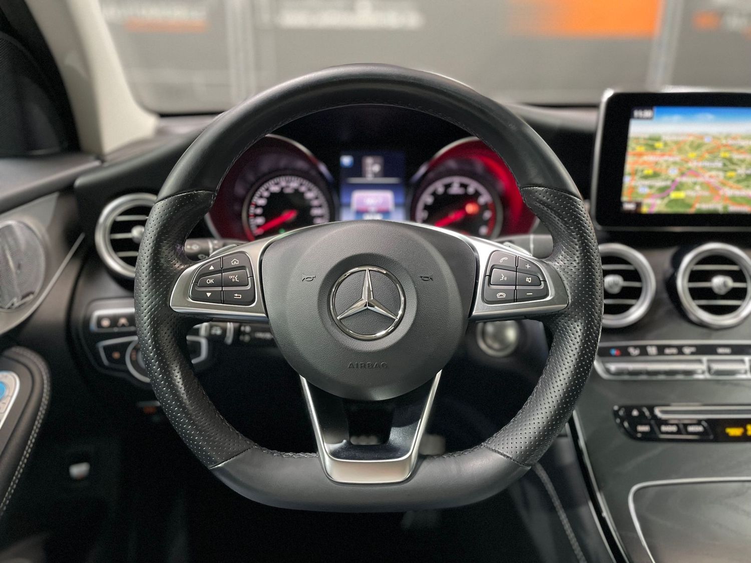 Fahrzeugabbildung Mercedes-Benz GLC 300 4M AMG #LED#360°#Pano#Distr.#Burmes#Nigh