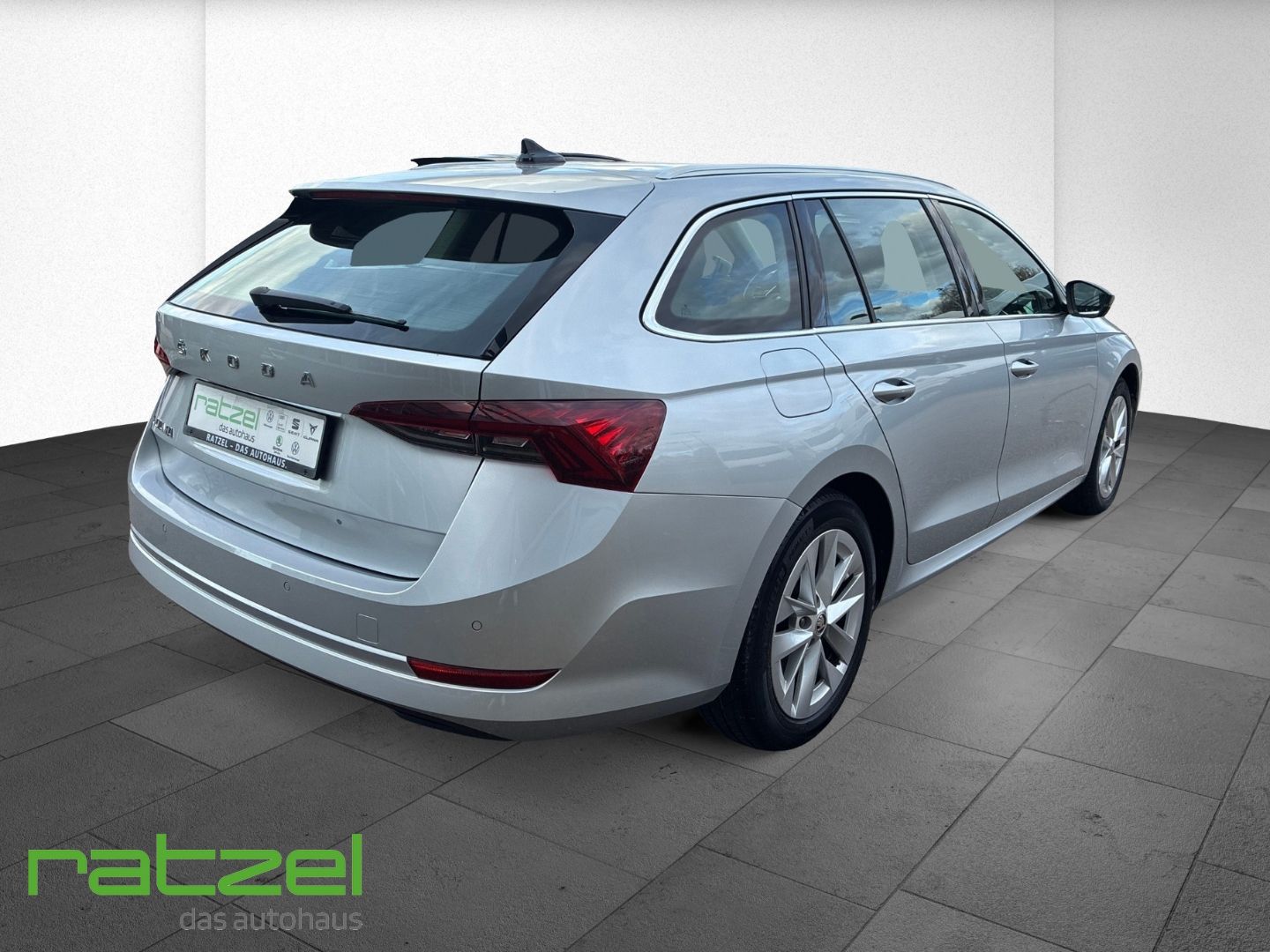 Fahrzeugabbildung SKODA Octavia Combi 2.0 TDI Style HUD AHK-klappbar Nav