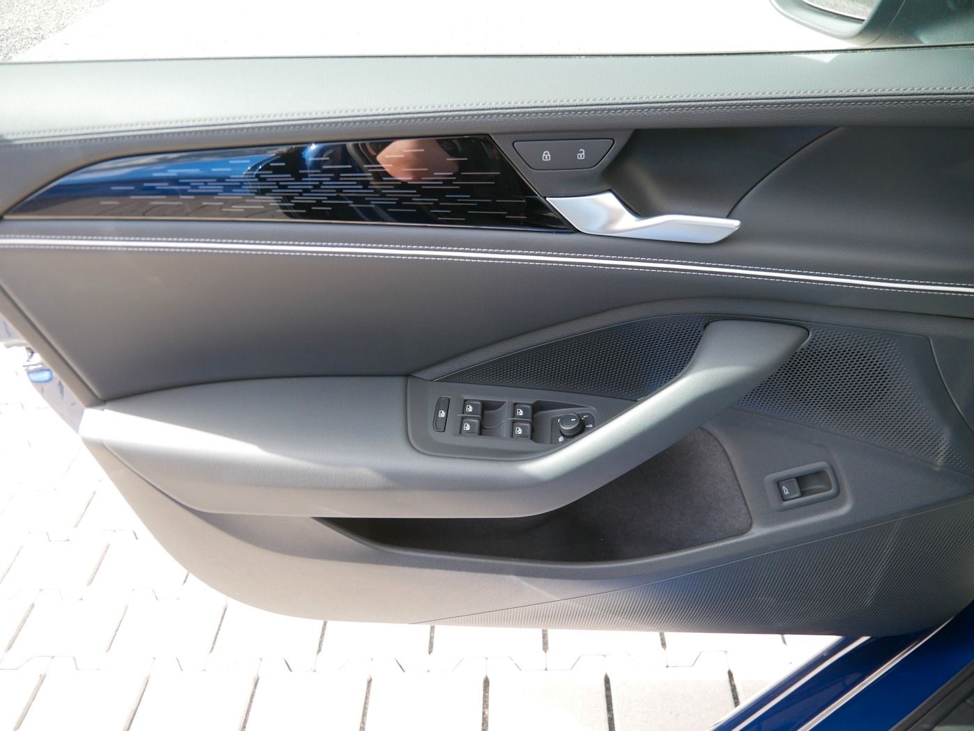 Fahrzeugabbildung Volkswagen Passat Variant 1.5 Business NEU57T Sthzg HUD DSG