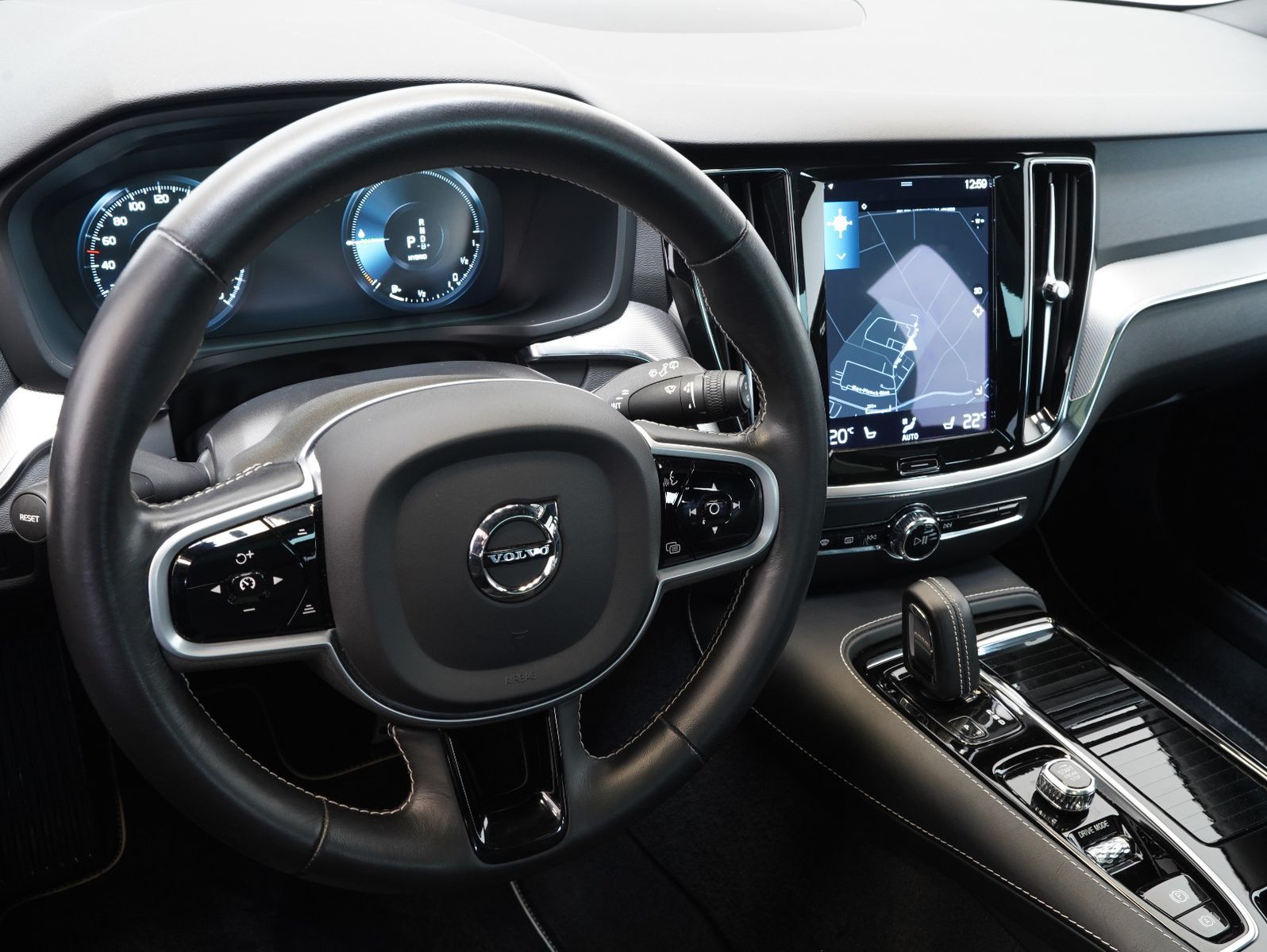 Fahrzeugabbildung Volvo V60 T6 AWD Recharge Plug-In R Design ACC/4C/AHK