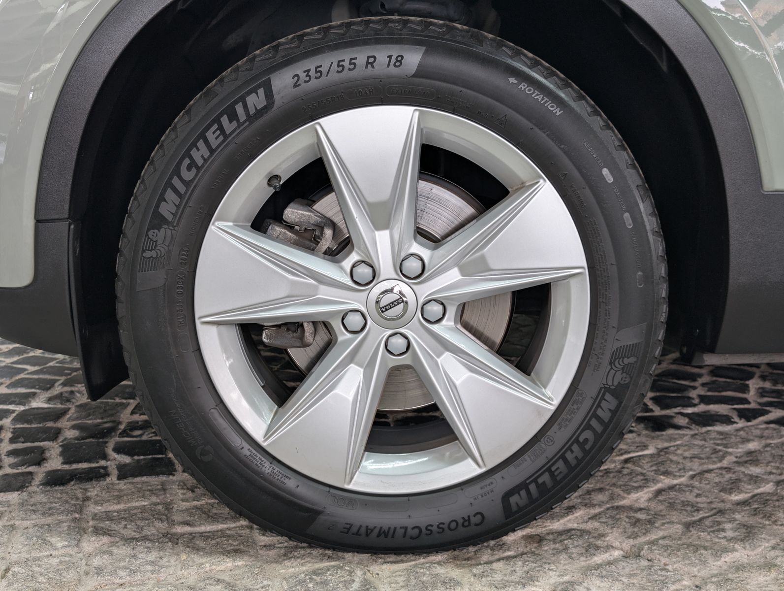 Fahrzeugabbildung Volvo XC40 B3 Core Winter-Pk. LED*VC*KEYLESS*SOUND*18"
