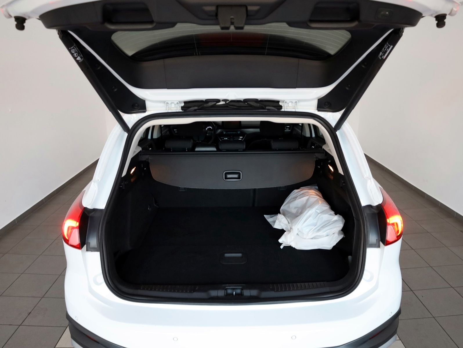 Fahrzeugabbildung Ford Focus Turnier Active Navi,LED,Kamera,PDC,SR+WR