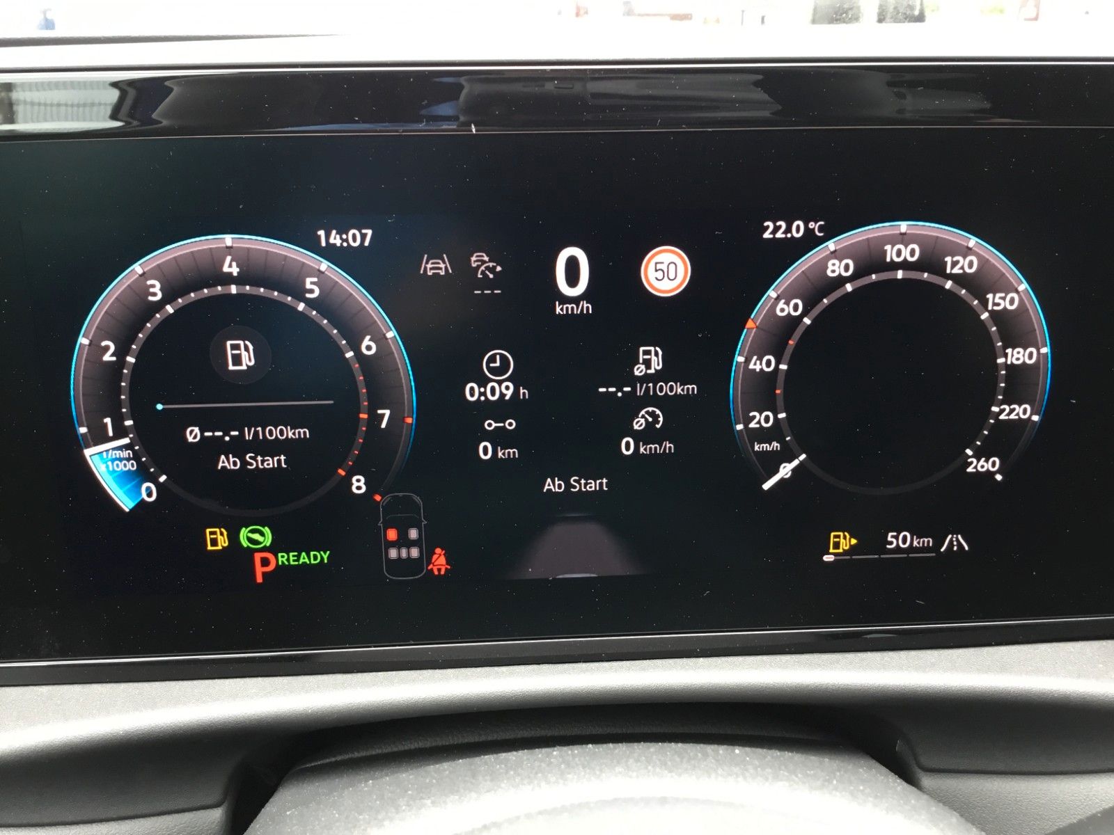 Fahrzeugabbildung Volkswagen T-Roc 1.5 eTSI DSG R-Line+AHK+LED+Navi+18"+Kessy