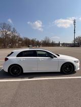 Mercedes-Benz A250 AMG Line |Pano | Burmester | Garantie 11/26 - Mercedes-Benz A 250 mit Benzin-Antrieb: Weiß, Schiebedach