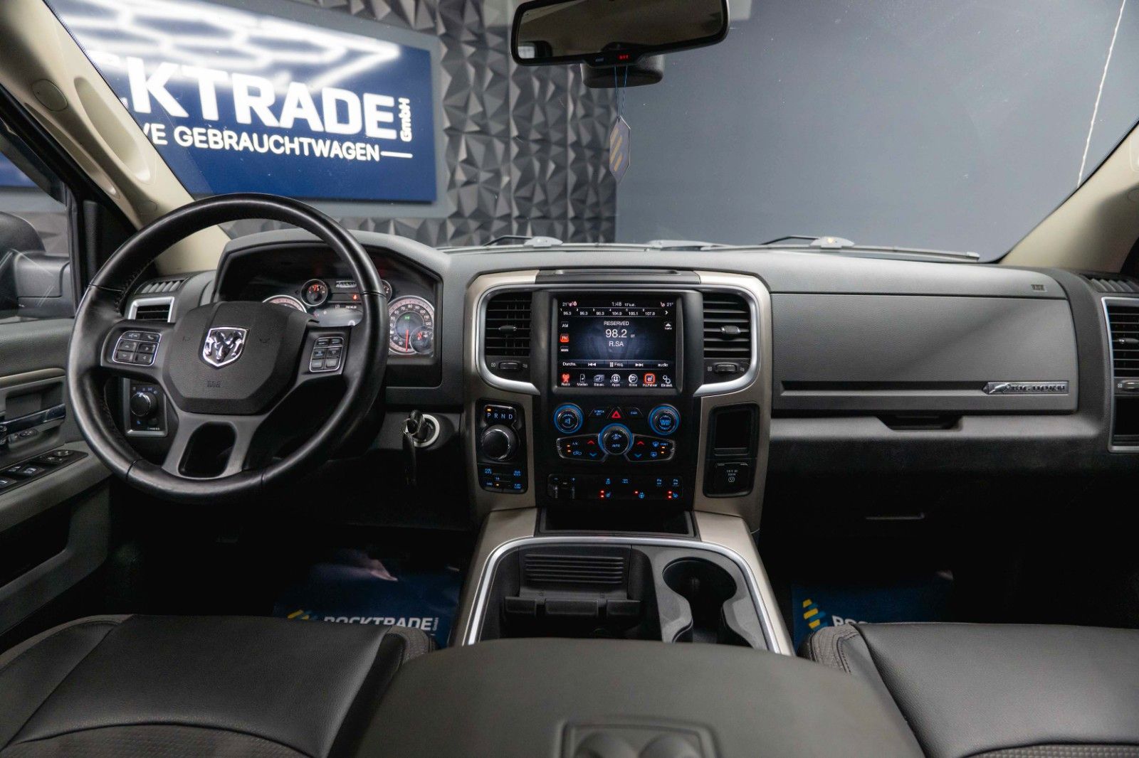 Fahrzeugabbildung Dodge RAM 5.7 V8 HEMI 4x4 OFFROAD Night-Paket *LED*