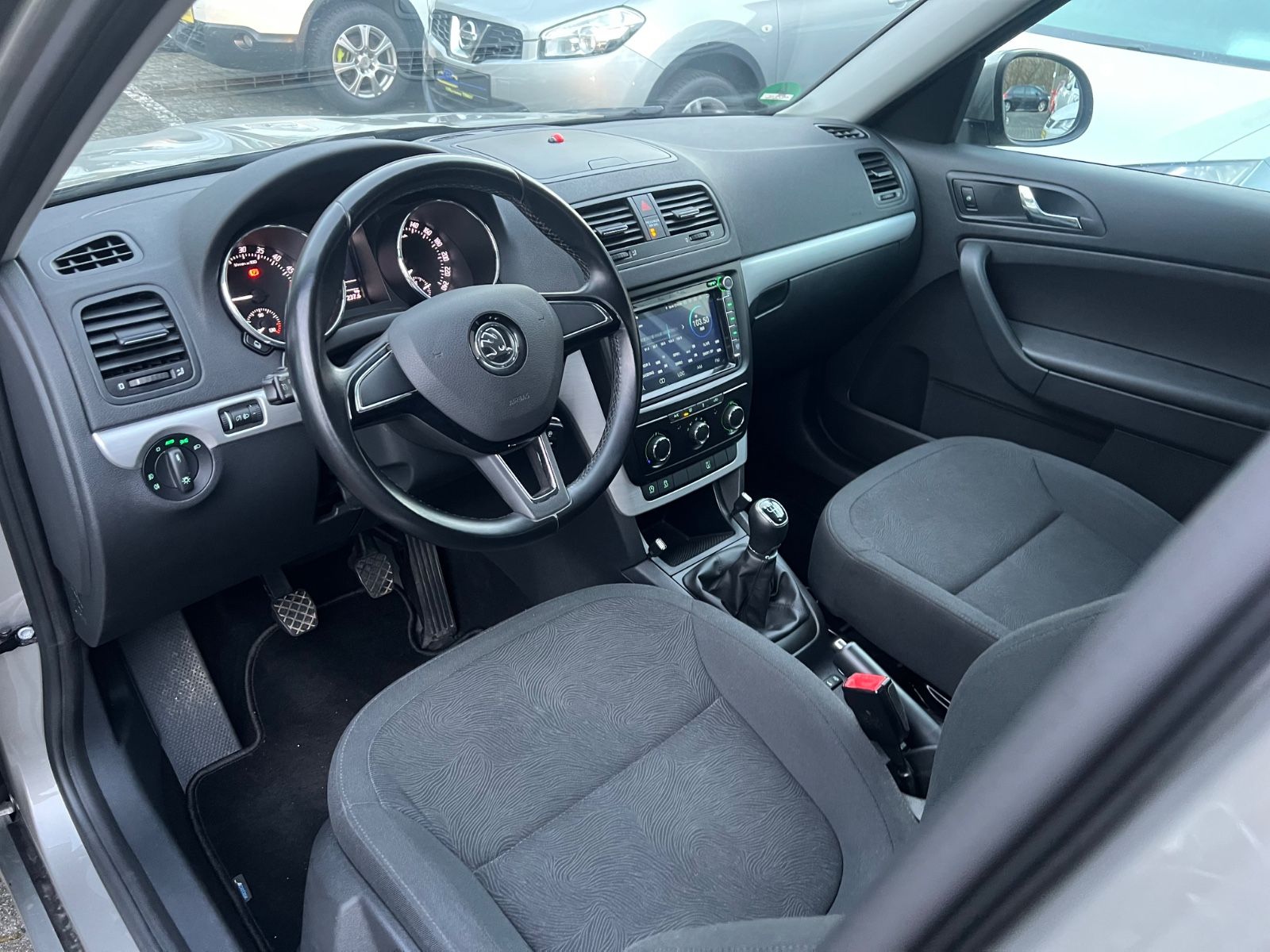 Fahrzeugabbildung SKODA Yeti 2.0 TDI Ambition * KAMERA *