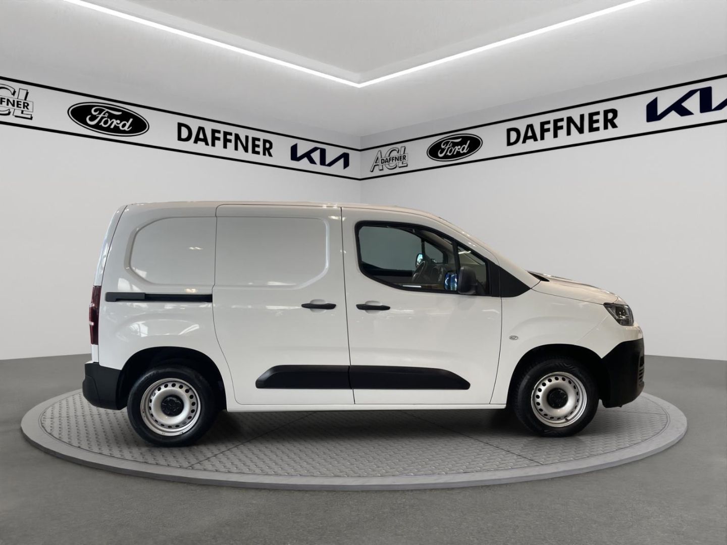 Fahrzeugabbildung Citroën Berlingo Kasten Club M L1 AHK Fernlichtass. Temp